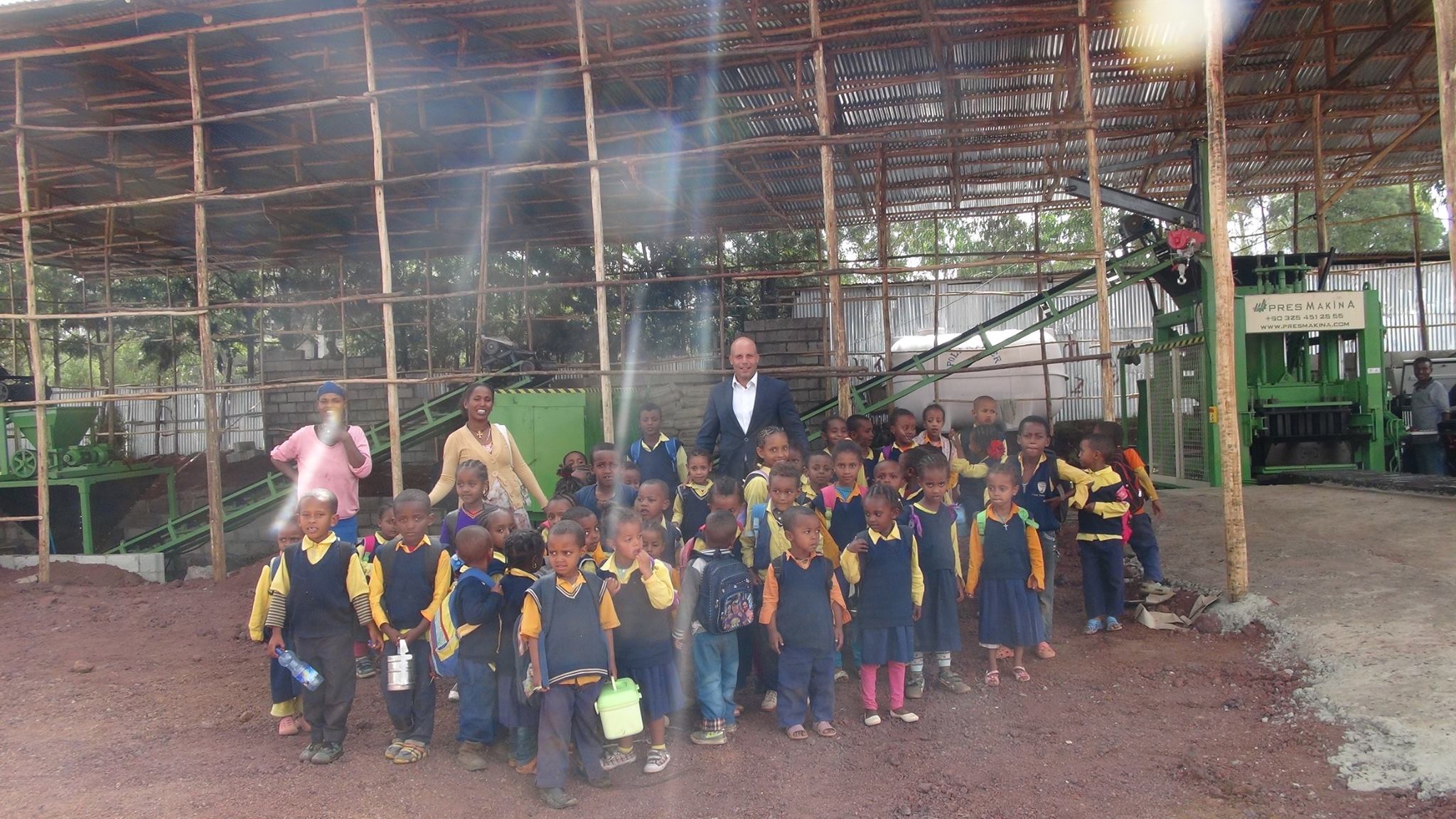 Pres Makina'dan Afrikalı çocuklara destek